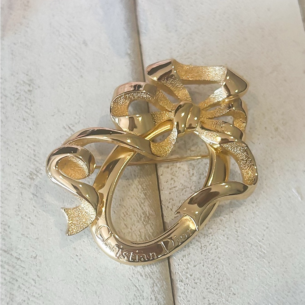 Authentic Dior Gold Ribbon Bow Brooch, 1980’s Vintage Brooch, designer jewelry - Picture 4 of 13